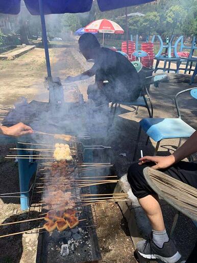 松松团队举办了夏季团建烧烤活动 公司新闻 第2张